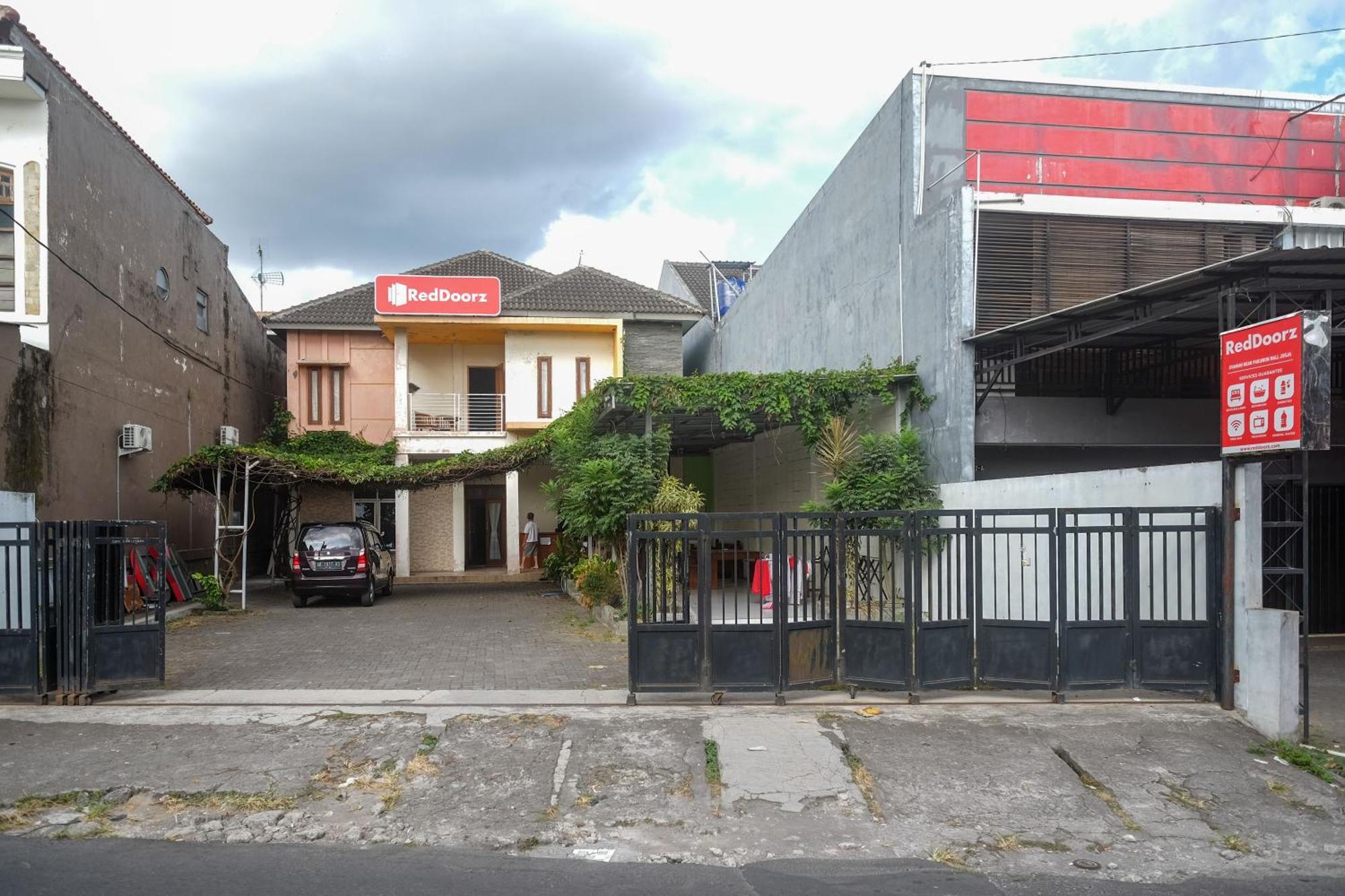 Reddoorz Syariah Near Pakuwon Mall Jogja Kejayan Exterior foto