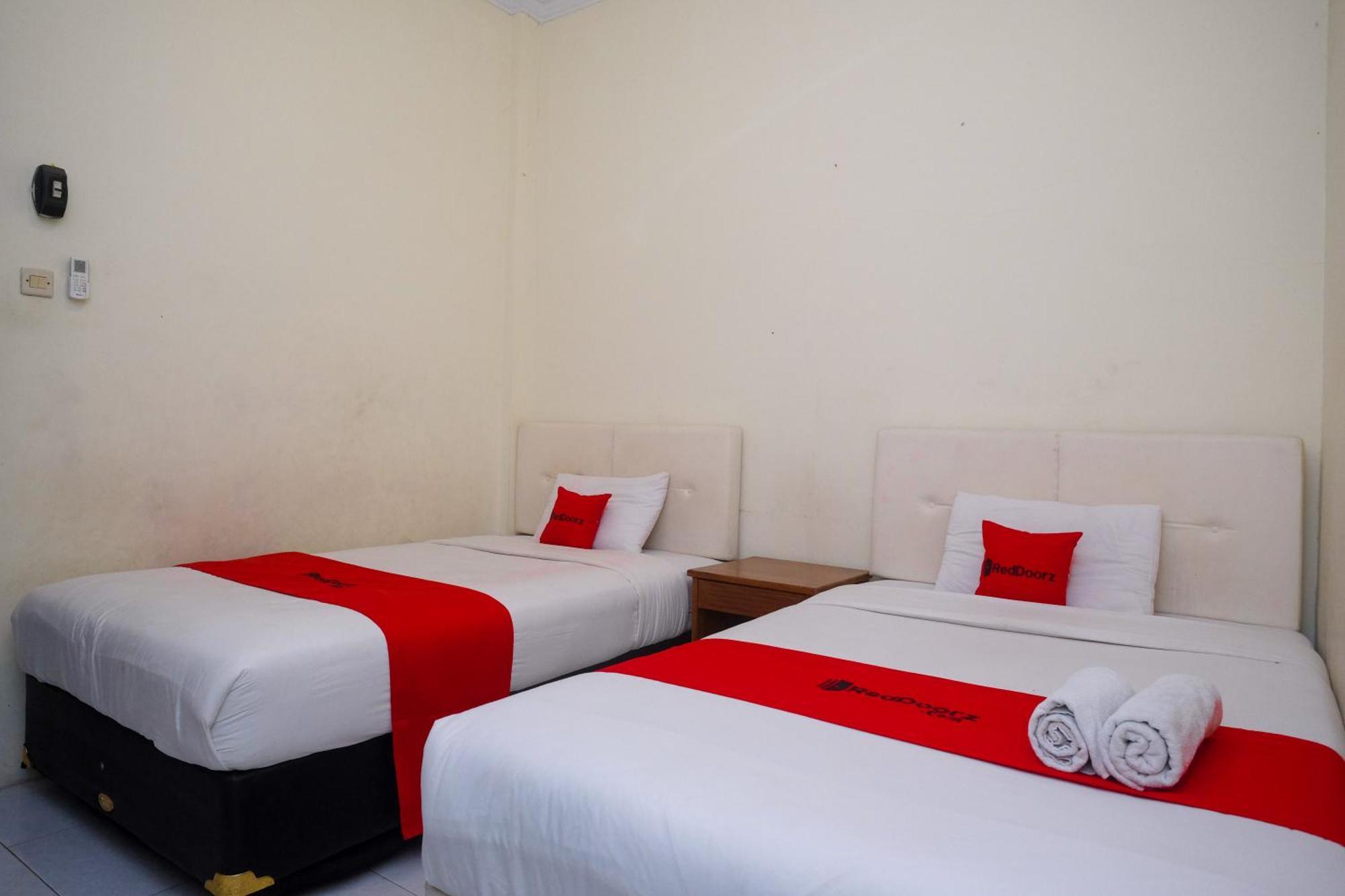 Reddoorz Syariah Near Pakuwon Mall Jogja Kejayan Exterior foto